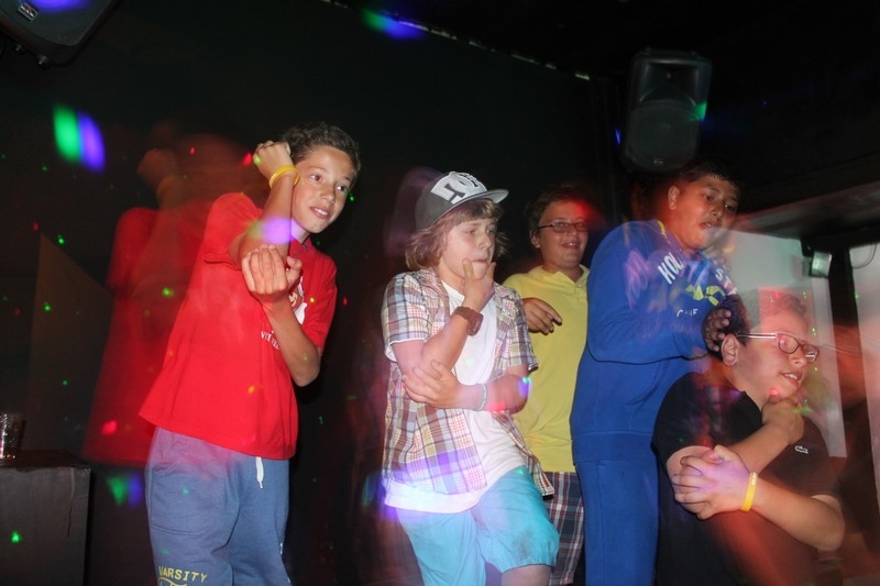 Village Camps International Summer Camp Leysin, Switzerland 2026-08-15 https://www.villagecamps.com/journals_admin/images/682-17-disco (31).jpg
